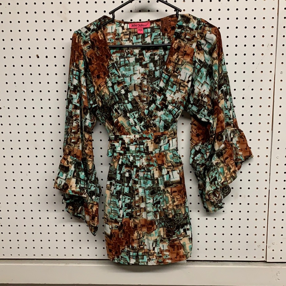 Betsey Johnson abstract print top with 3/4 bell sleeves BRAND NEW